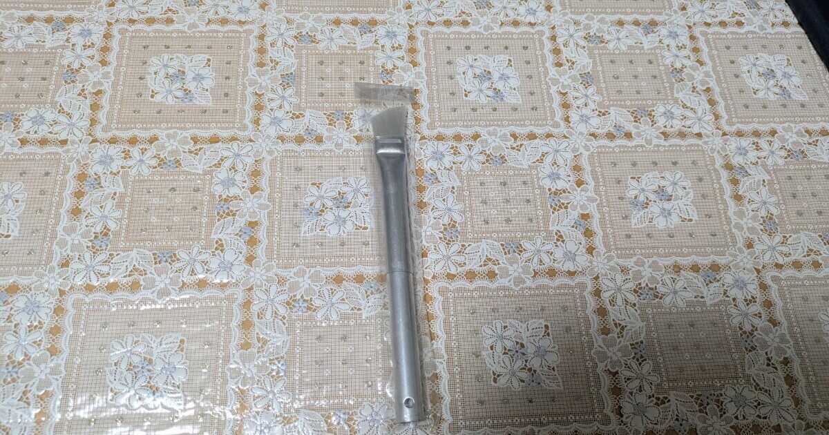 ハウスクリーニングで細かい隅や溝の清掃に使用するすみっこブラシ