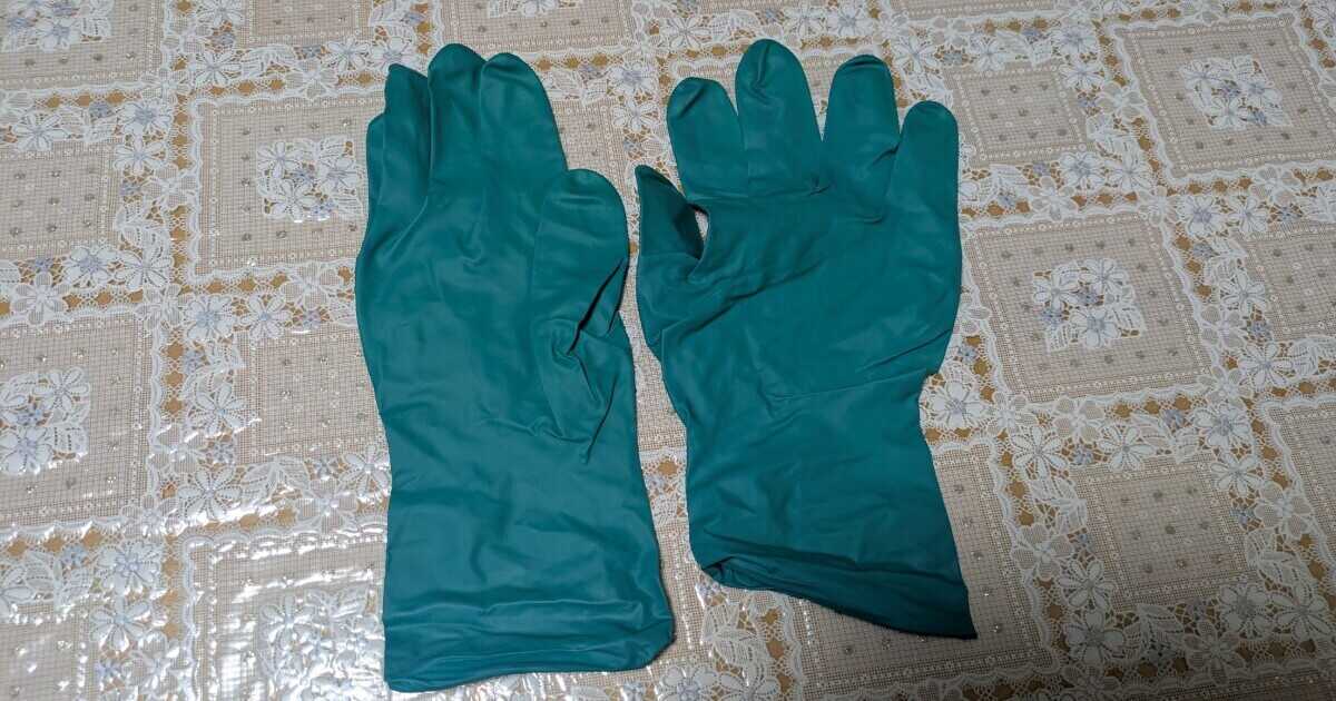 ハウスクリーニングで洗剤を扱う際に使用するMICROFLEX 93-260耐薬品手袋