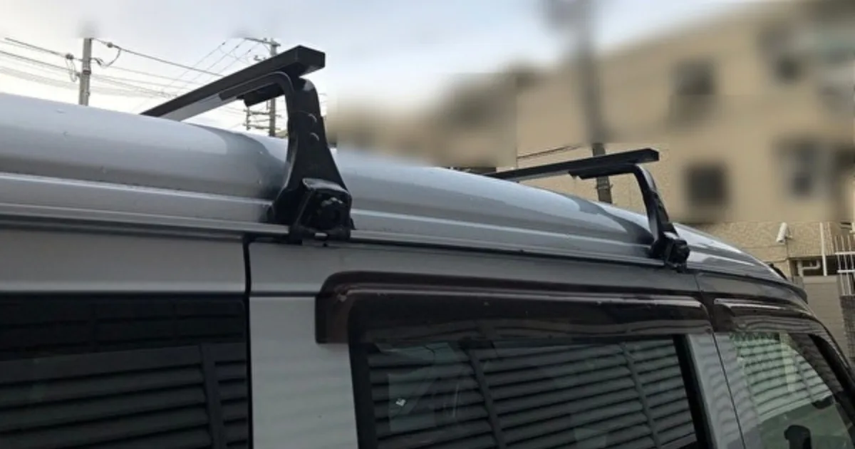 ハウスクリーニング車に取り付けたルーフキャリア
