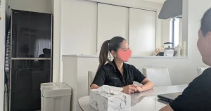 ハウスクリーニングの仕事について笑顔でインタビューに答える女性スタッフのまっさん